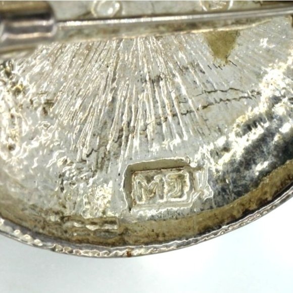 VINTAGE MJ Marie Jennifer dog paw/cat paw pendant/brooch/pin silver tone 1 1/2" - Picture 6 of 7